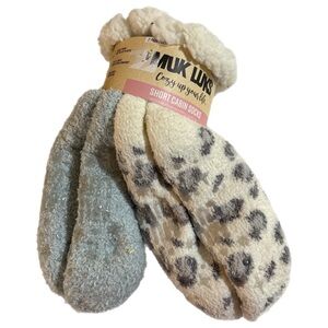 Muk Luks Cream Short Cabin Socks